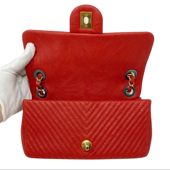 Chanel Wrinkled Lambskin Chevron Flap Red - Picture 10 of 13